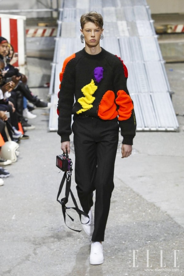 寰堟悶绗戠殑浜轰竴鐪嬪埌灏辩瑧,鐪嬭捣鏉ュ緢鎼炵瑧鐨勫鍥戒汉