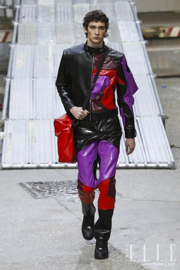 寰堟悶绗戠殑浜轰竴鐪嬪埌灏辩瑧,鐪嬭捣鏉ュ緢鎼炵瑧鐨勫鍥戒汉