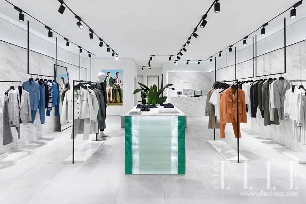 寰堟悶绗戠殑浜轰竴鐪嬪埌灏辩瑧,鐪嬭捣鏉ュ緢鎼炵瑧鐨勫鍥戒汉