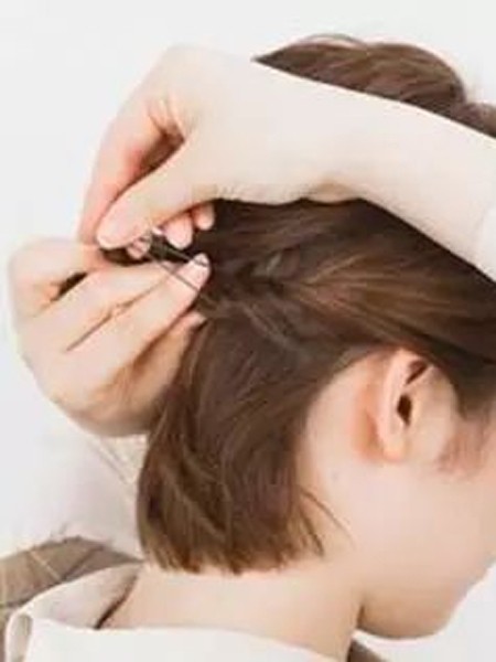 黑发色短发半扎发怎么扎图片,短发半扎高马尾怎么扎不会塌