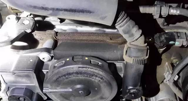 机油漏光开了一两公里有事吗,机油漏光了还开了10公里