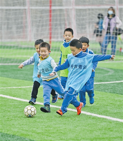 名正青少年足球培训,青少年足球公益培训计划启动