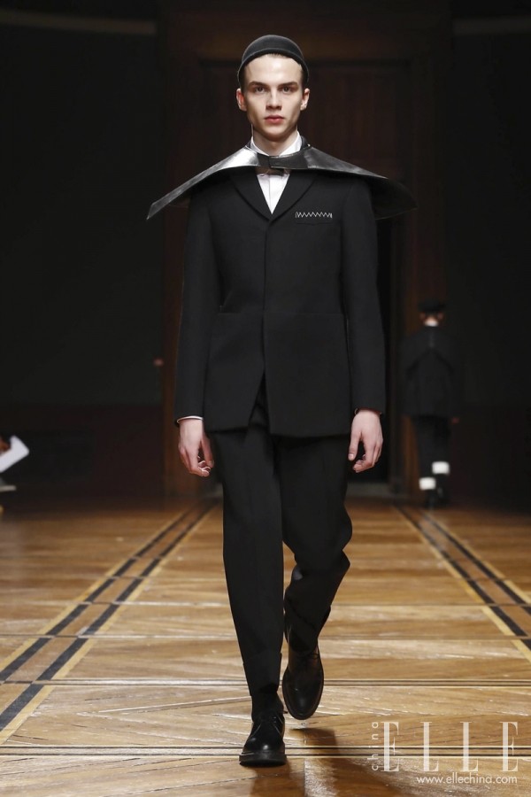 寰堟悶绗戠殑浜轰竴鐪嬪埌灏辩瑧,鐪嬭捣鏉ュ緢鎼炵瑧鐨勫鍥戒汉