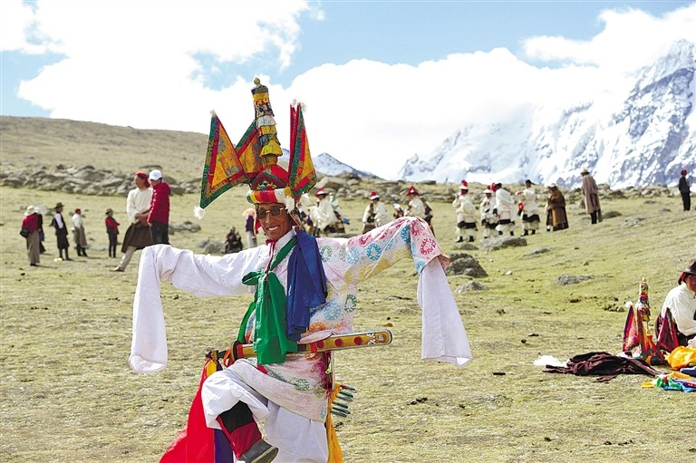 新鲜虫草采挖时间表,记者体验带你辨识采挖冬虫夏草