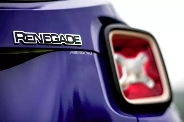 jeep自由侠试驾第一视角,毒辣车评jeep自由侠