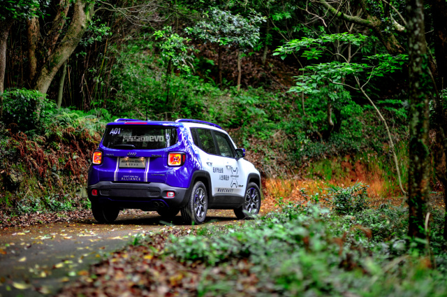 jeep自由侠试驾第一视角,毒辣车评jeep自由侠