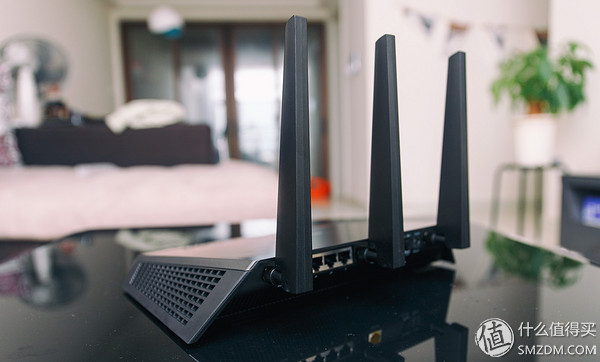 做工精良,外观大气,配置强悍~测NETGEAR美国网件Nighthawk夜鹰R6900别墅级无线路由