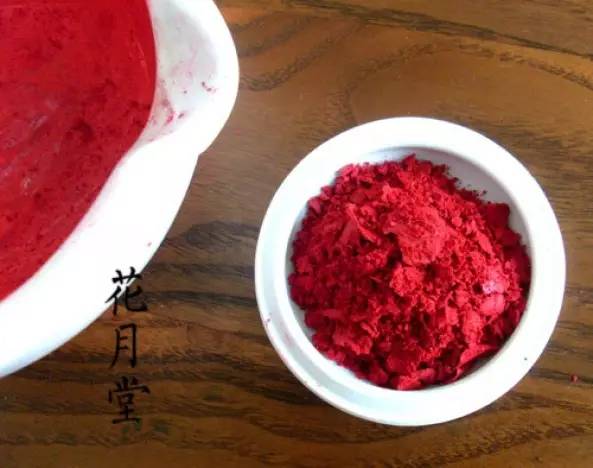 别留恋2015的姨妈红了，今年要用宫斗红！