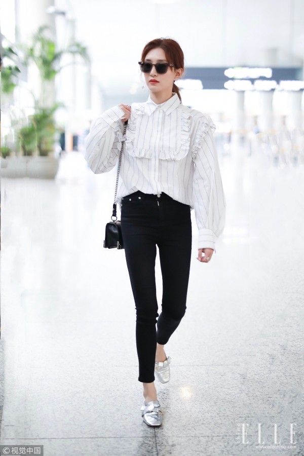 衬衫牛仔裤搭配高跟鞋,钟楚曦和张雪迎谁漂亮