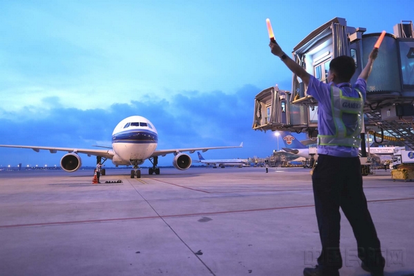 中国南方航空大本营广州白云机场,南航入驻白云机场二号航站楼