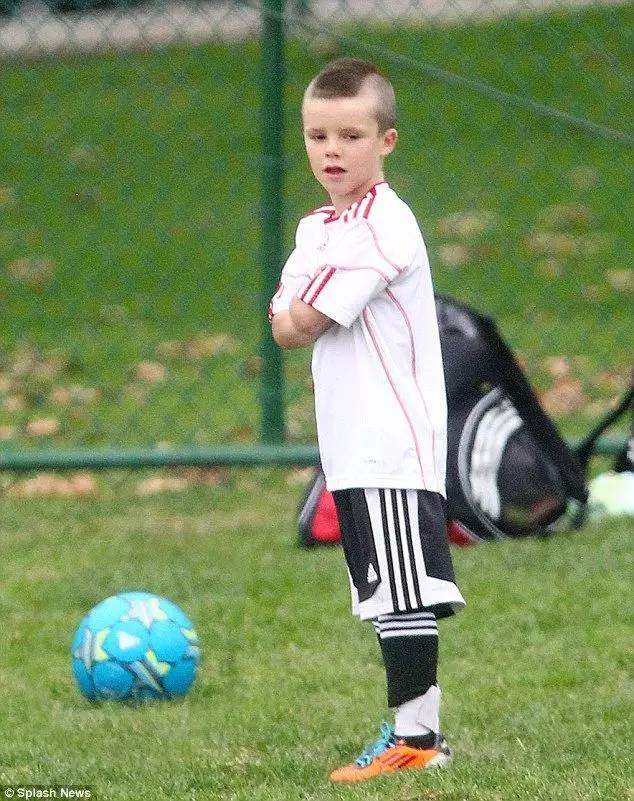 比理发店好的发型,潮男发型在家自己做