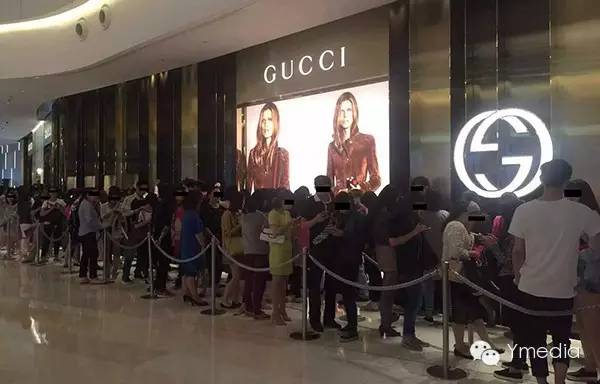 时尚史大事件,时尚新闻头条大事件