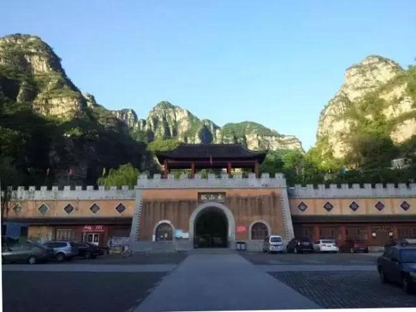 高山峡谷漂流,山溪竹筏漂流