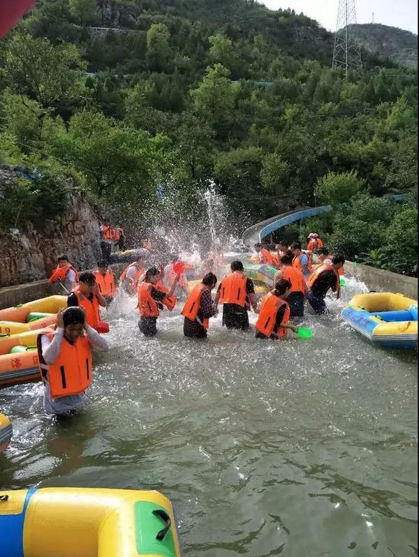 高山峡谷漂流,山溪竹筏漂流