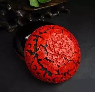 别留恋2015的姨妈红了，今年要用宫斗红！