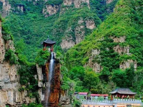 高山峡谷漂流,山溪竹筏漂流