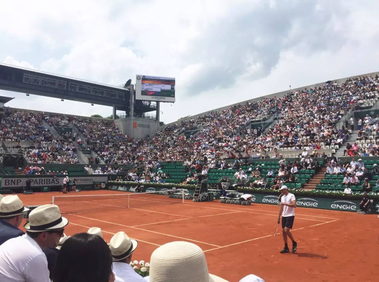 现场||蓝小姐学梁影帝去喂了趟鸽子