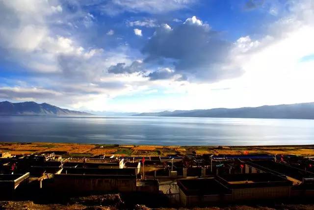 走进古村落寻找童年的记忆,到古老的小山村采风