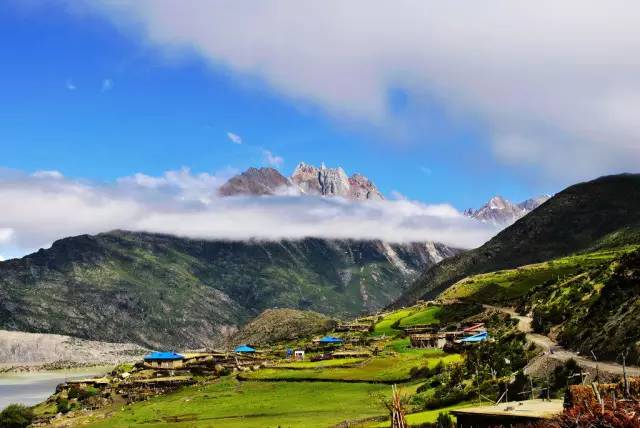 走进古村落寻找童年的记忆,到古老的小山村采风