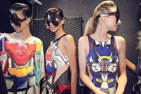 这个英国品牌又潮又有趣，最重要的是设计师型过金城武