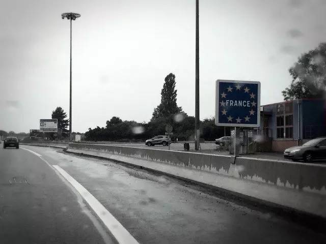 路牌带我抵达这里，而不是谷歌、百度、高德地图｜群分享