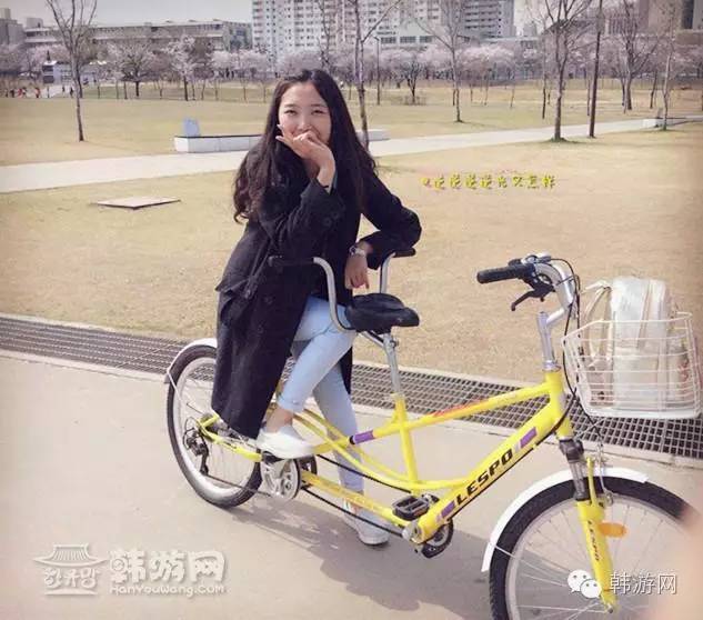 闺蜜两个去超市买零食吃,闺蜜两人闯天下