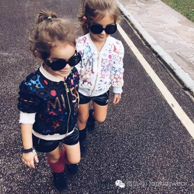 可爱又好看的双胞胎穿搭,双胞胎出门这样穿回头率超高