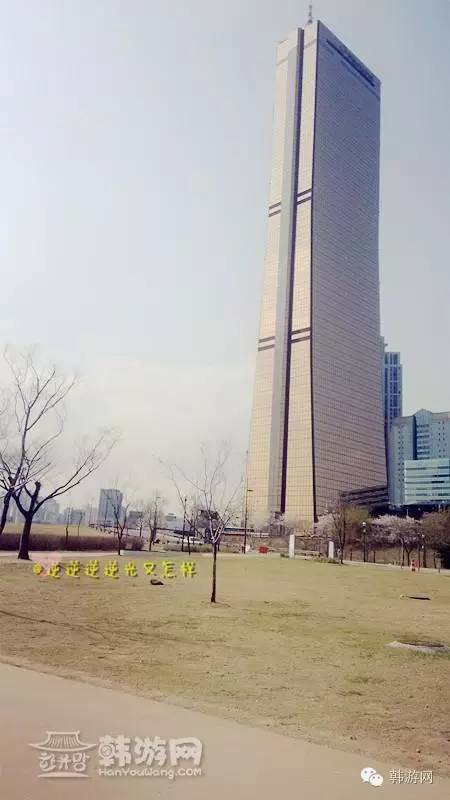 闺蜜两个去超市买零食吃,闺蜜两人闯天下