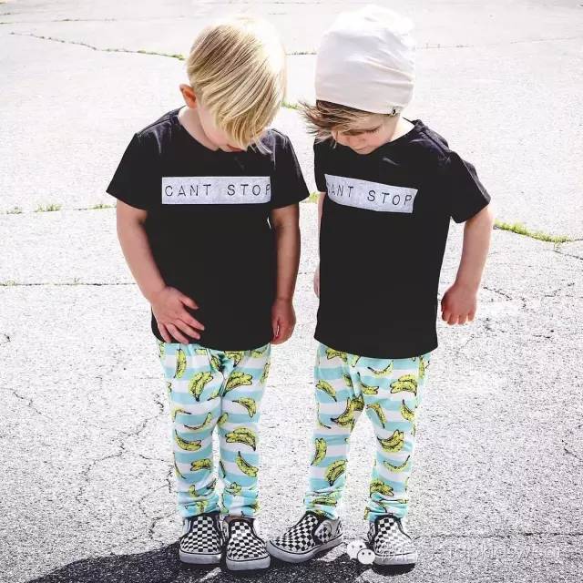 可爱又好看的双胞胎穿搭,双胞胎出门这样穿回头率超高