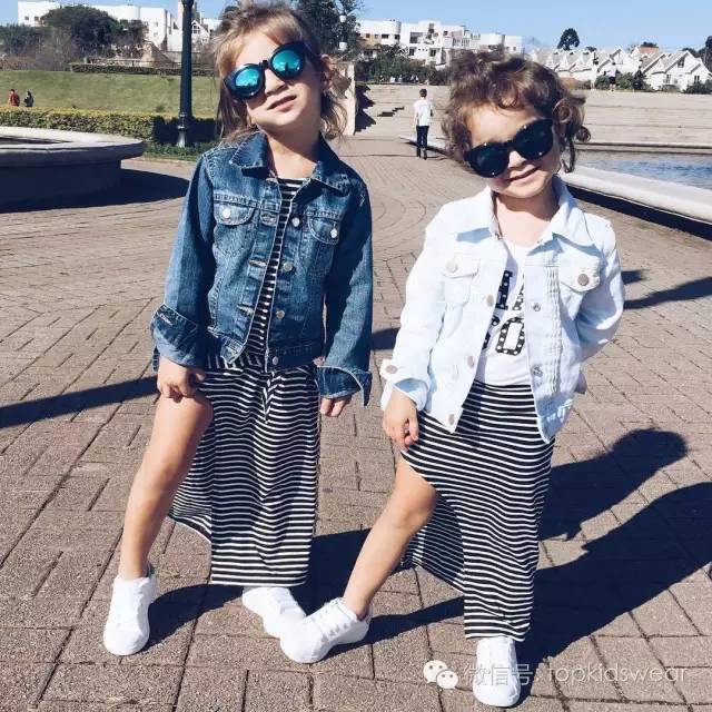 可爱又好看的双胞胎穿搭,双胞胎出门这样穿回头率超高