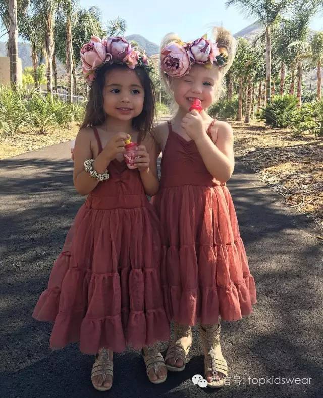 可爱又好看的双胞胎穿搭,双胞胎出门这样穿回头率超高