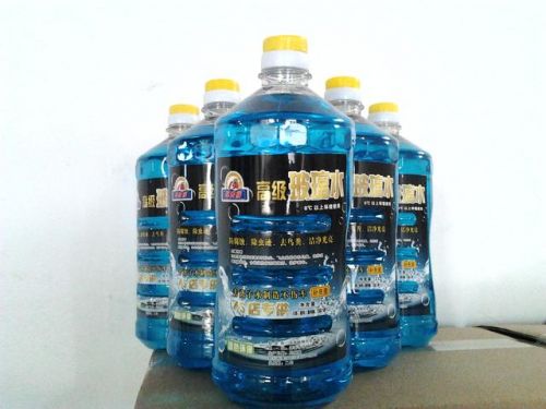 玻璃水为什么是蓝的呢,汽车玻璃水红色和蓝色有什么区别