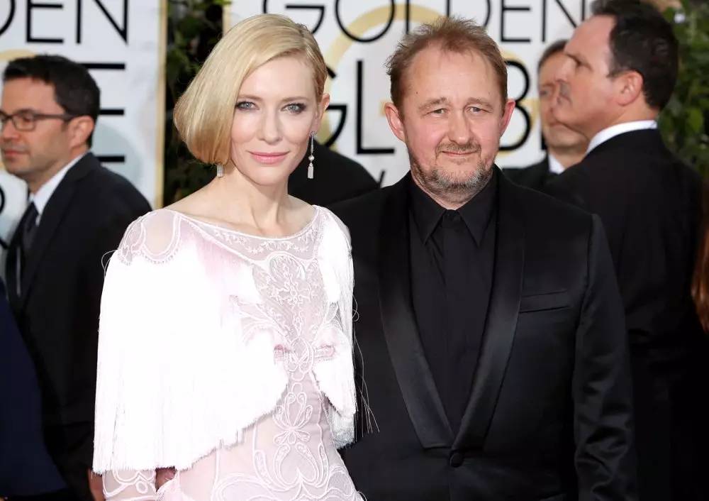 跟着别的女生买口红,跟着女明星买东西