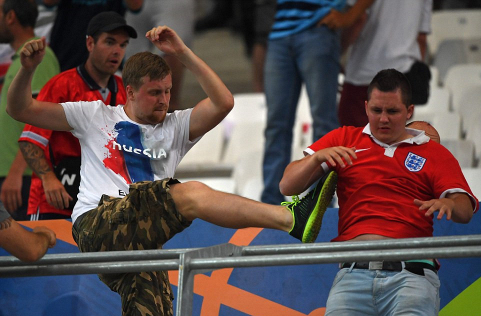 欧洲杯英国俄罗斯打架,欧洲杯爆发严重冲突篮球