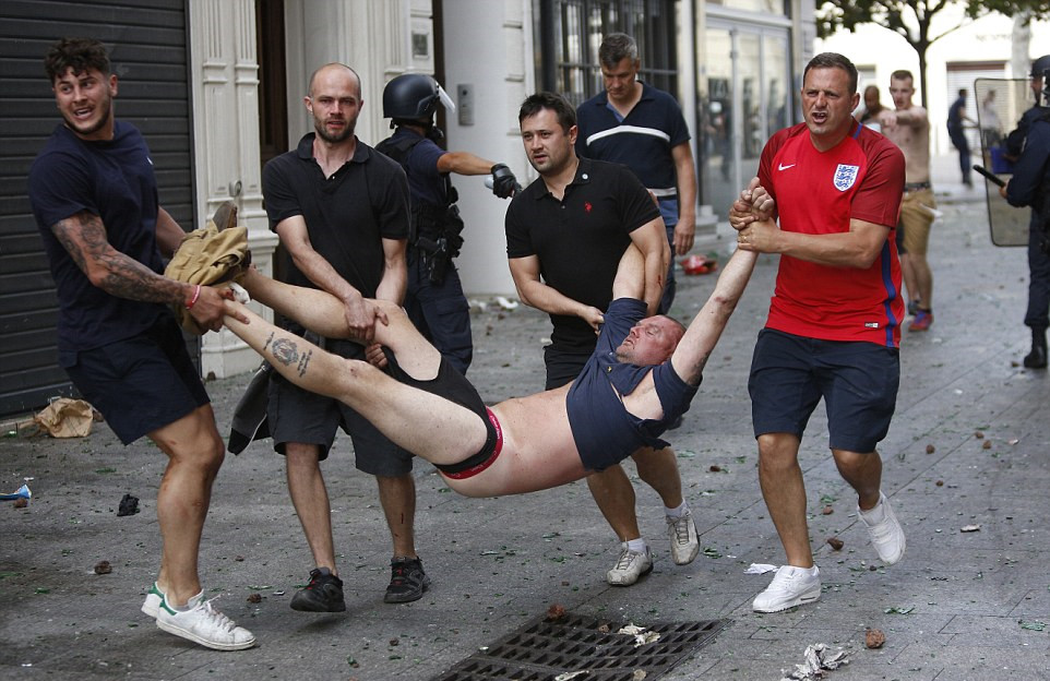 欧洲杯英国俄罗斯打架,欧洲杯爆发严重冲突篮球