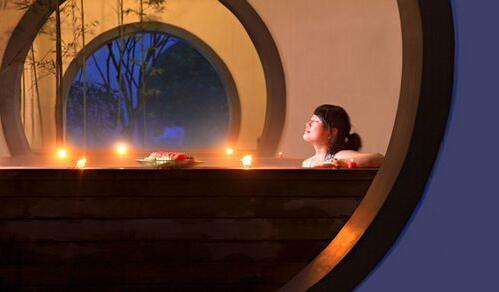 精油的正确使用视频,玫瑰精油的功效与作用及使用方法