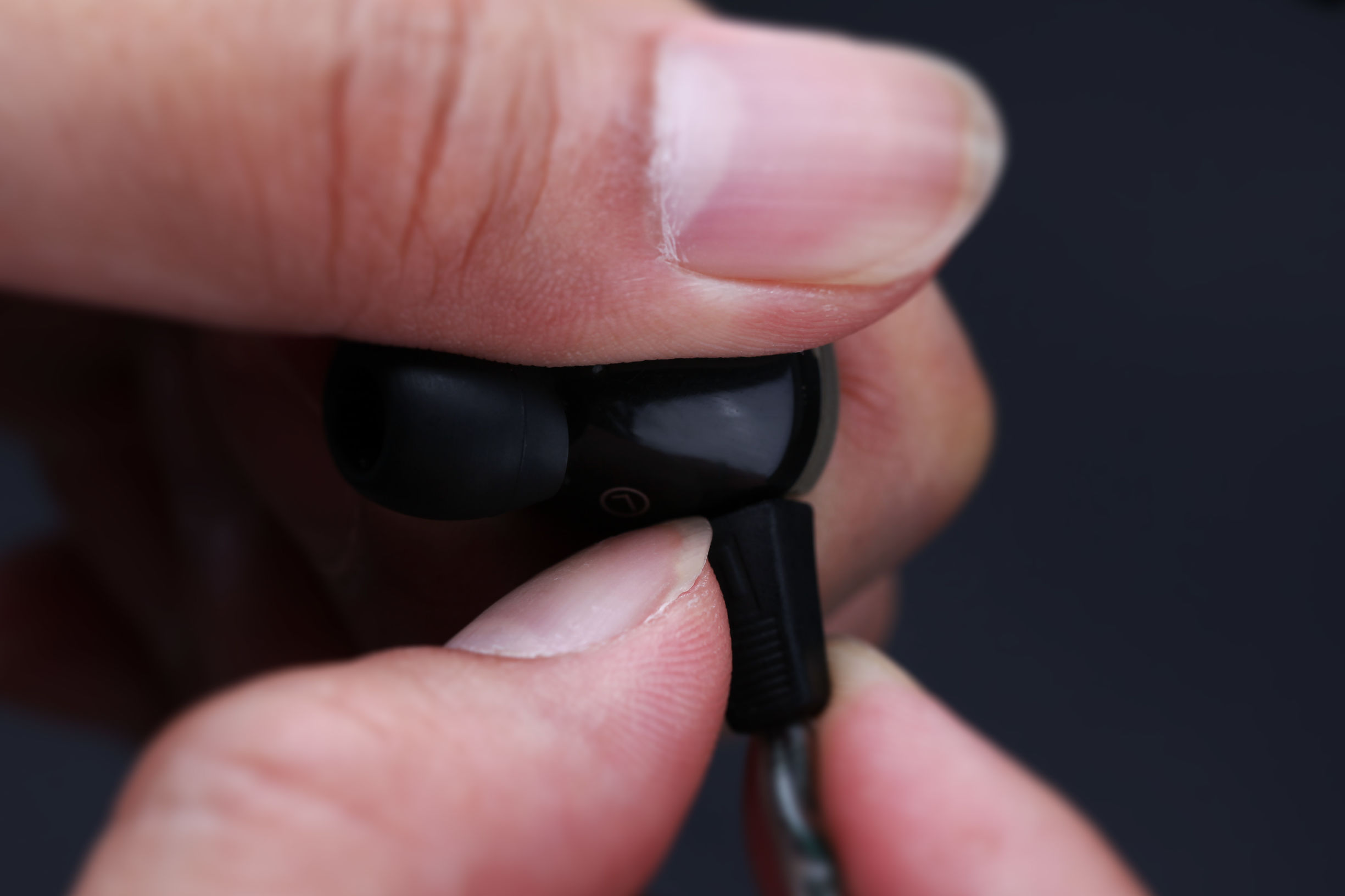 带线的耳机怎么拆卸,拆卸耳机线方法