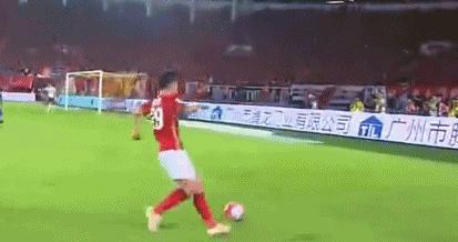 28岁当红国脚再现一世界级停球,无私传球集锦