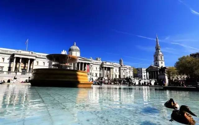 小编写完这条微信就请假去英国了,老板,这是我离英国最近的时刻