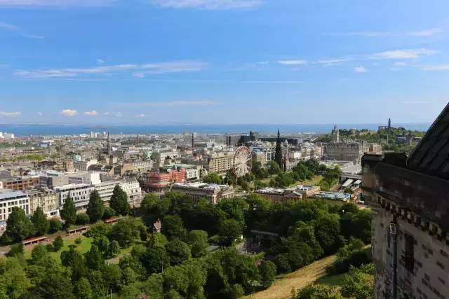 小编写完这条微信就请假去英国了,老板,这是我离英国最近的时刻