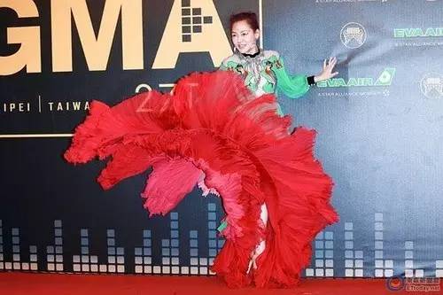 肿胀还是变胖?爱晒娃的范范又双叒叕变脸,这是要崩坏的节奏咩?