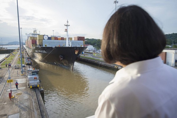 “重要位置”观礼靠P图?蔡英文“外交首秀”尴尬不止一点点