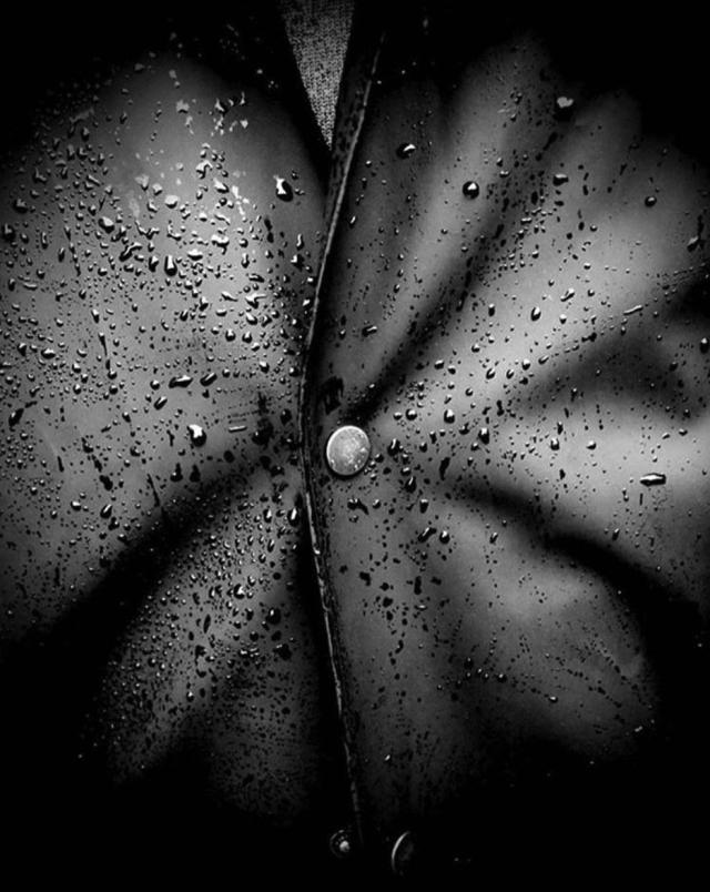 打个屁伞，真·青年就该披上雨衣起来嗨|潮物草坪