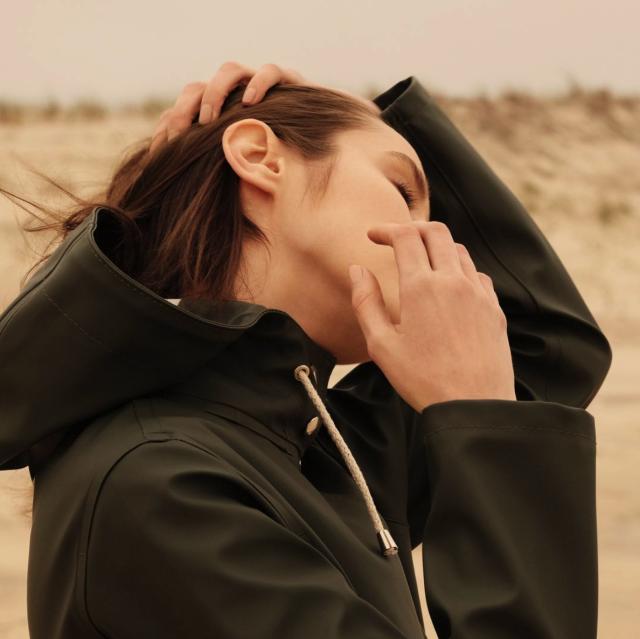 打个屁伞，真·青年就该披上雨衣起来嗨|潮物草坪