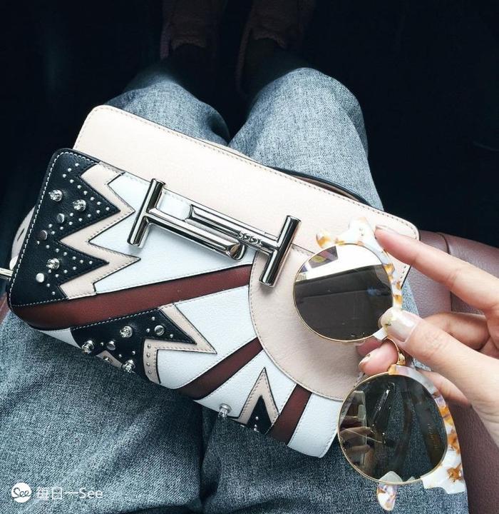 100个值得买的包包品牌,今年很流行宽肩带包包