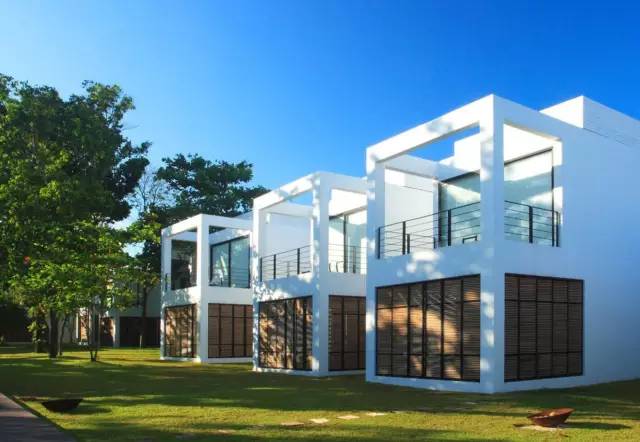 这个20年前无人知晓的小岛，现在竟然成为穷尽想象的魅惑之地！