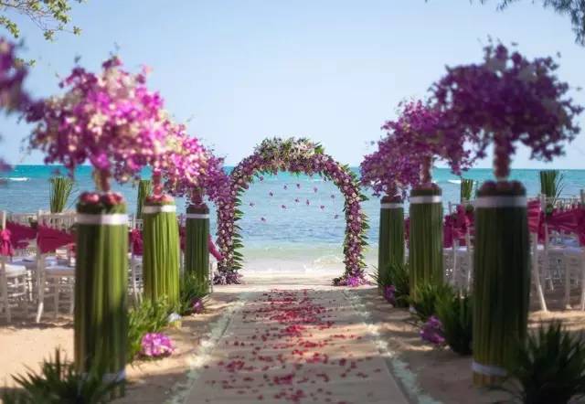 这个20年前无人知晓的小岛，现在竟然成为穷尽想象的魅惑之地！