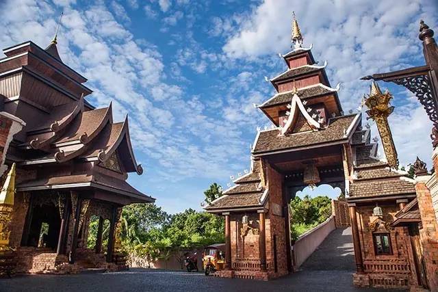 这个20年前无人知晓的小岛，现在竟然成为穷尽想象的魅惑之地！