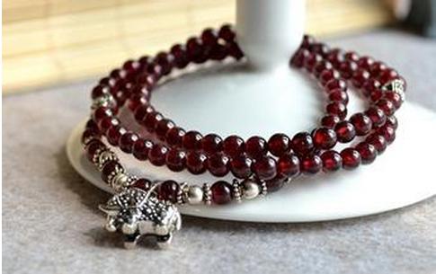 女性石榴石怎么挑选,女性石榴石的禁忌