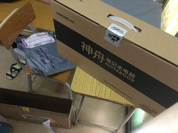 玩个LOL大学室友花七千买战神Z7，还贴了个这样的膜